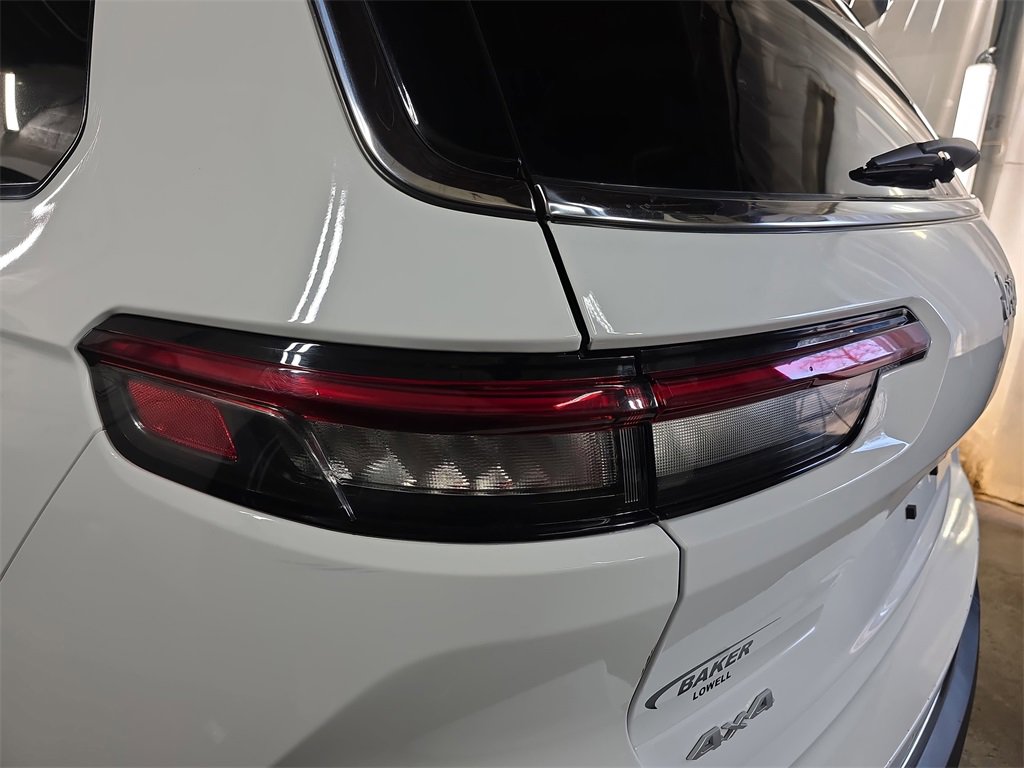 Used 2024 Jeep Grand Cherokee L Limited w/ Luxury Tech Group II image 38