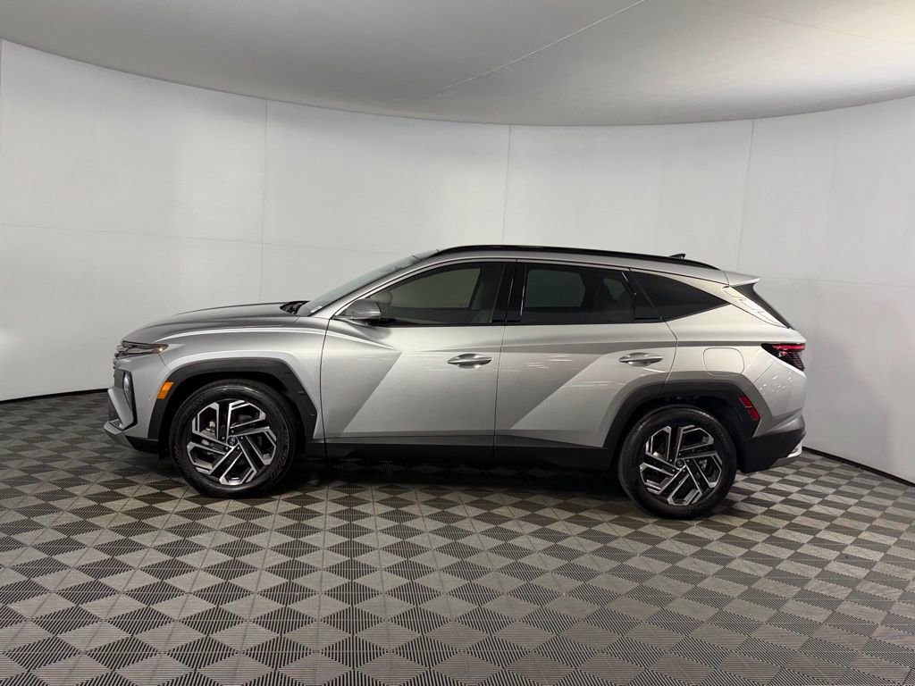 Used 2025 Hyundai Tucson Limited FWD image 12