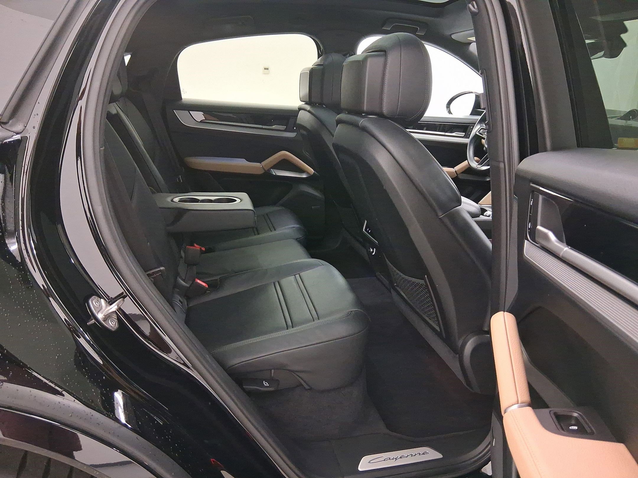 Certified 2024 Porsche Cayenne Coupe image 26
