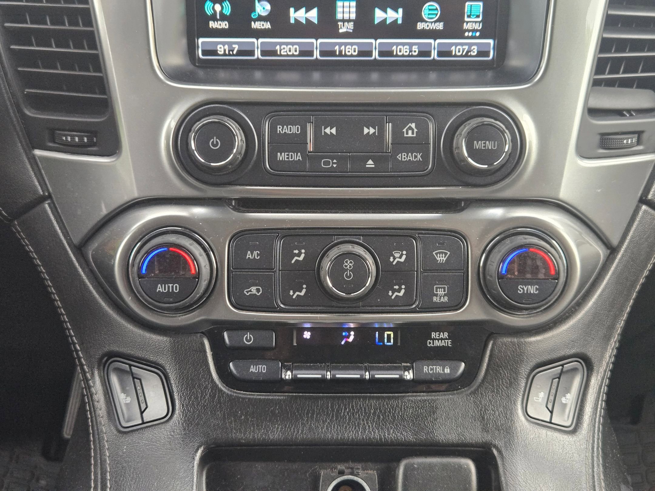 Used 2018 Chevrolet Suburban LT image 14