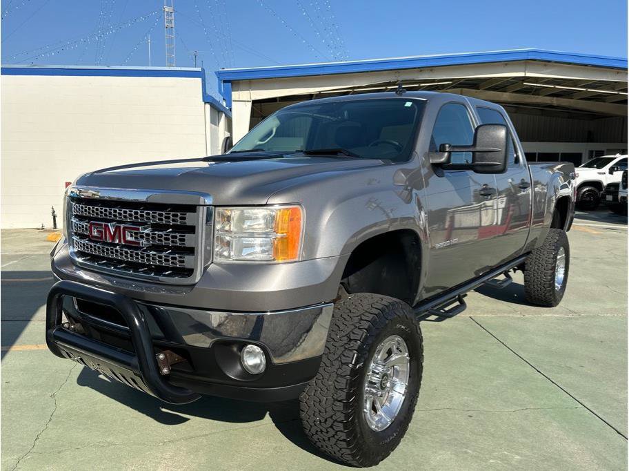Used 2013 GMC Sierra 2500 SLE w/ SLE Preferred Package AWD/4WD image 2