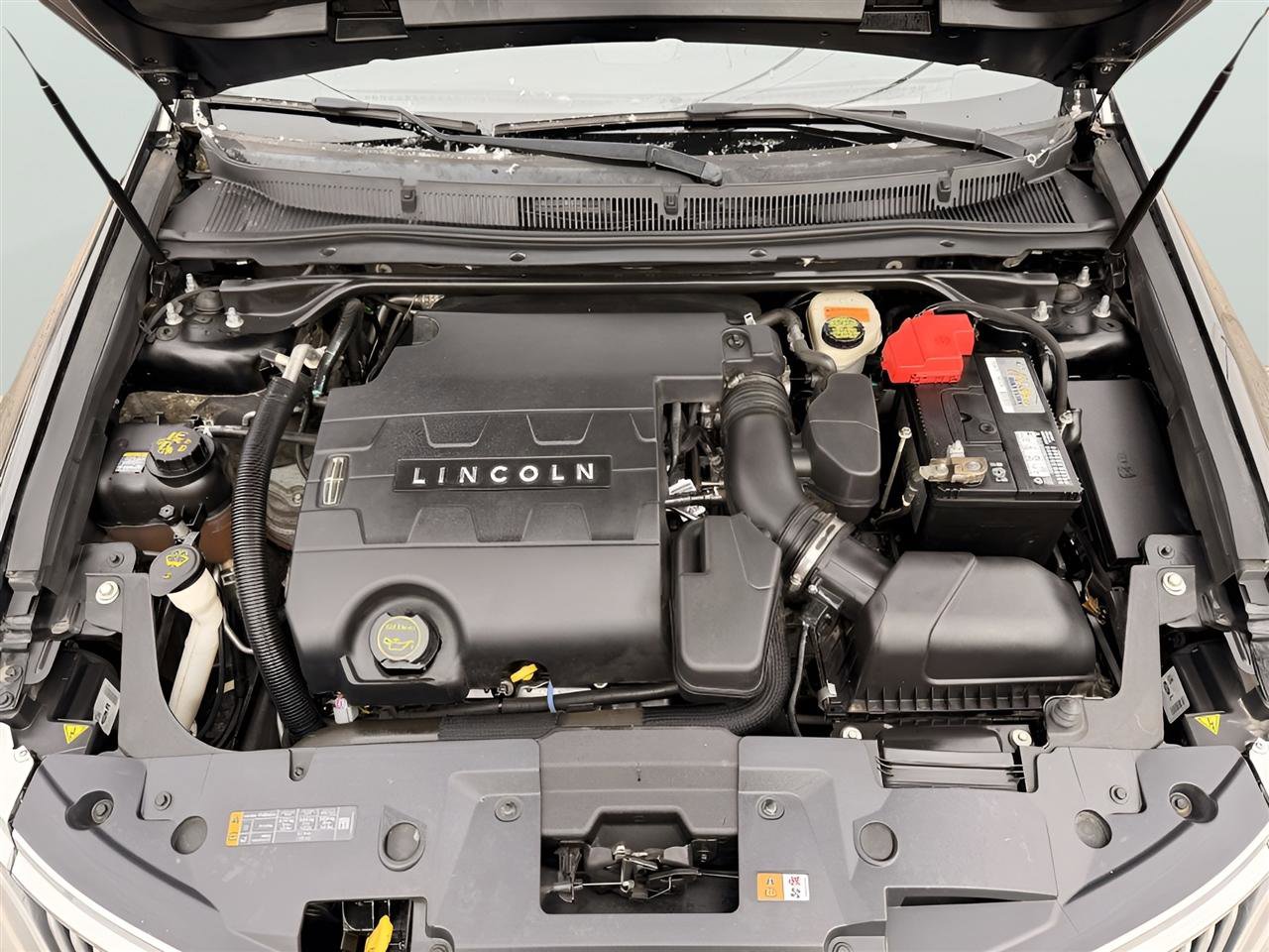 Used 2015 Lincoln MKS w/ Equipment Group 101A FWD image 28