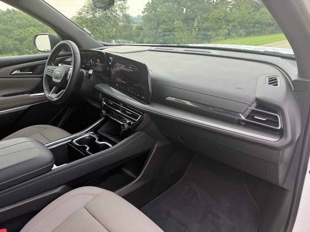 Used 2026 Chevrolet Traverse LT w/ Driver Confidence Package FWD image 25