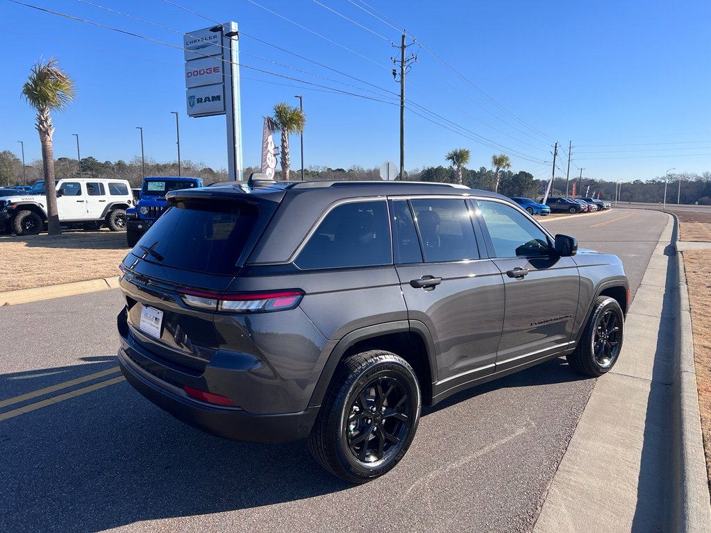 New 2026 Jeep Grand Cherokee Altitude AWD/4WD image 4