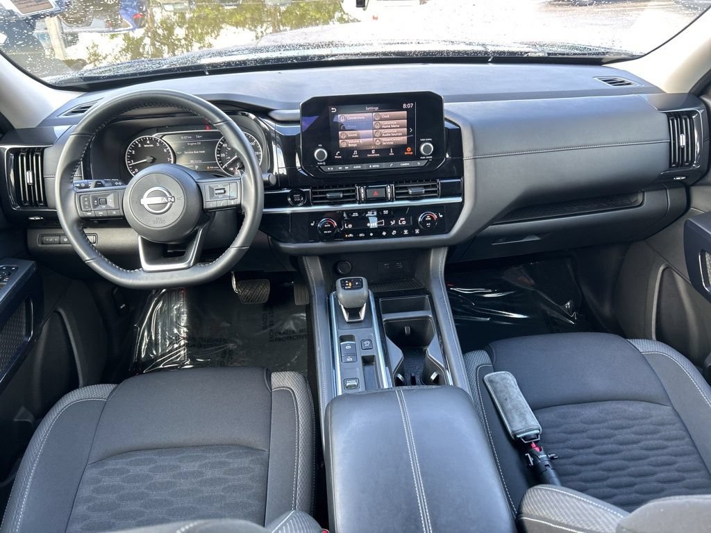 Used 2025 Nissan Pathfinder SV FWD image 35