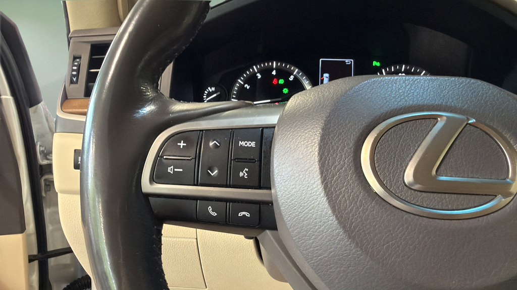 Used 2018 Lexus LX 570 4WD w/ Luxury Package image 26