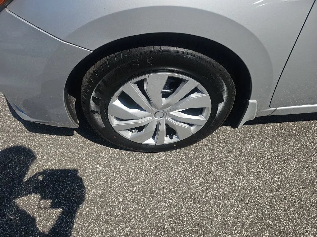 Used 2021 Nissan Versa S FWD image 10