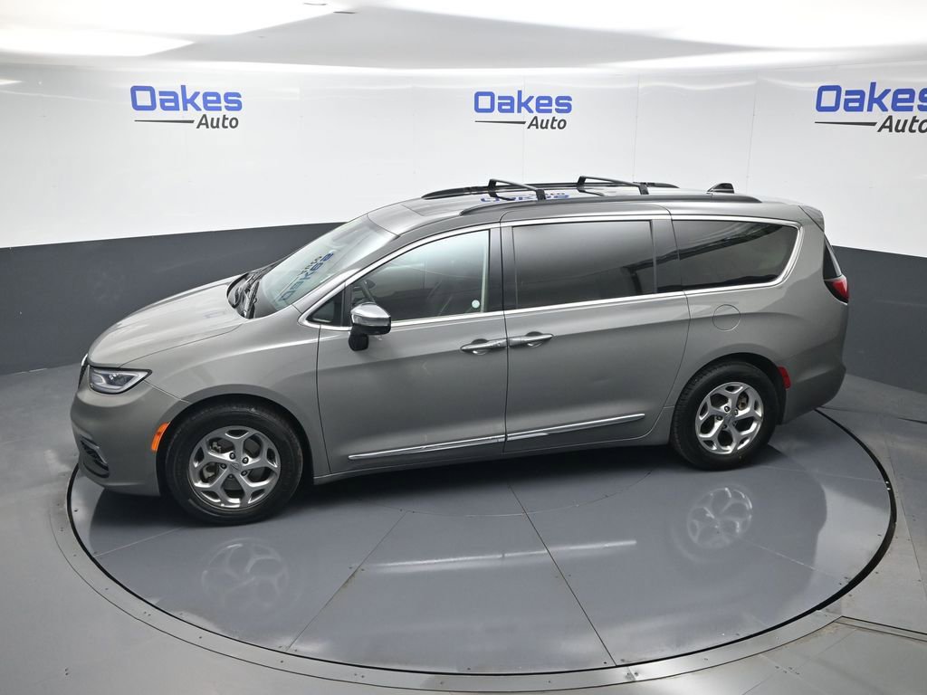 Used 2023 Chrysler Pacifica Limited image 49