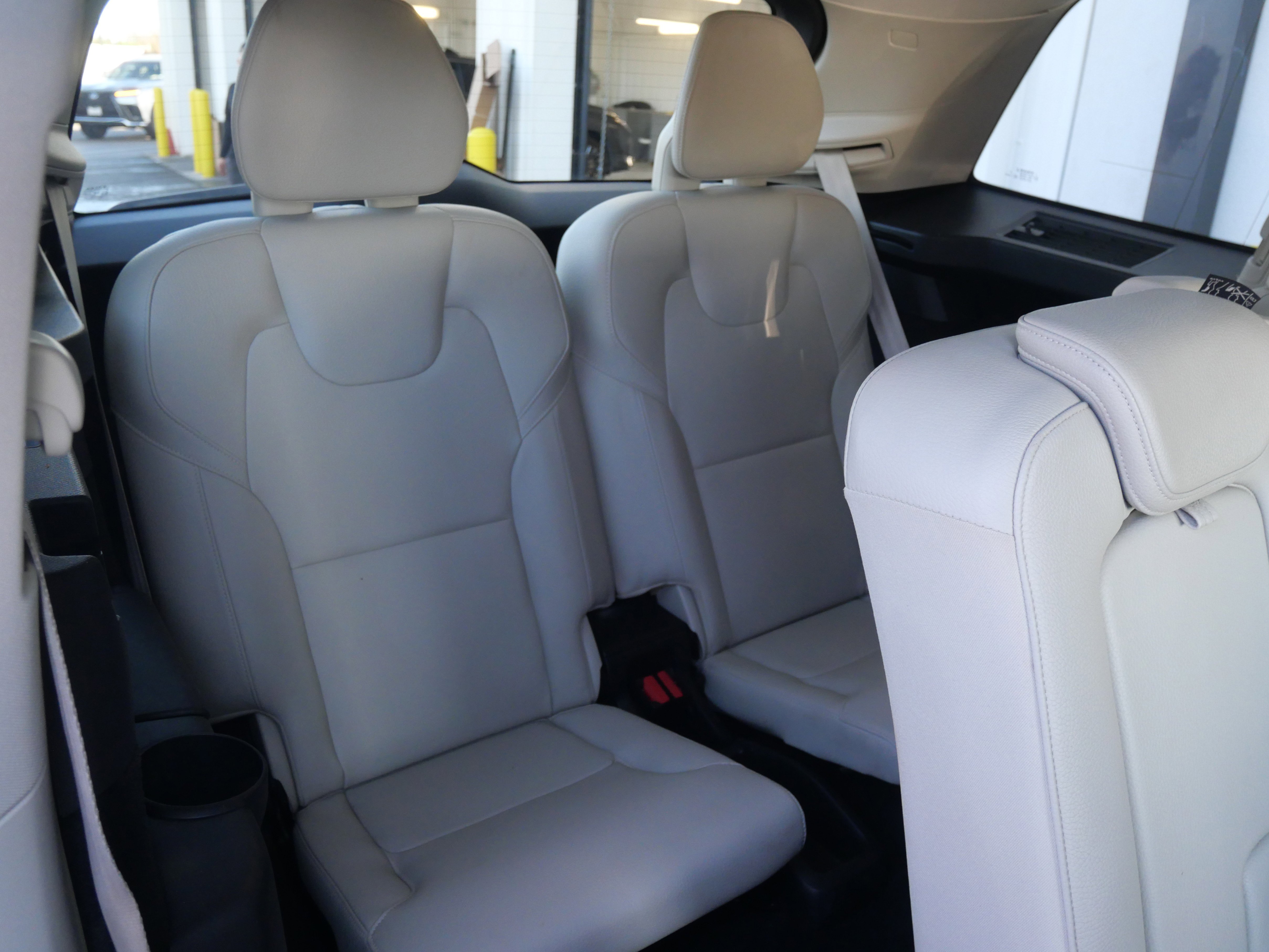 Used 2021 Volvo XC90 T6 Momentum image 14