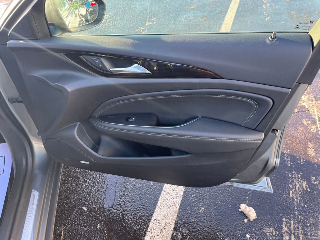 Used 2018 Buick Regal Preferred w/ Sights and Sounds Package image 27