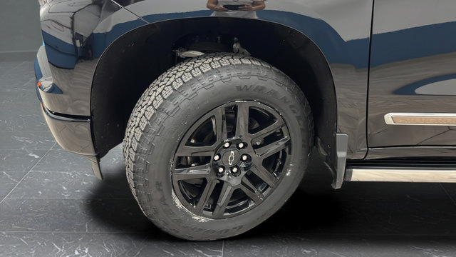 Used 2022 Chevrolet Silverado 1500 High Country w/ High Country Premium Package AWD/4WD image 38