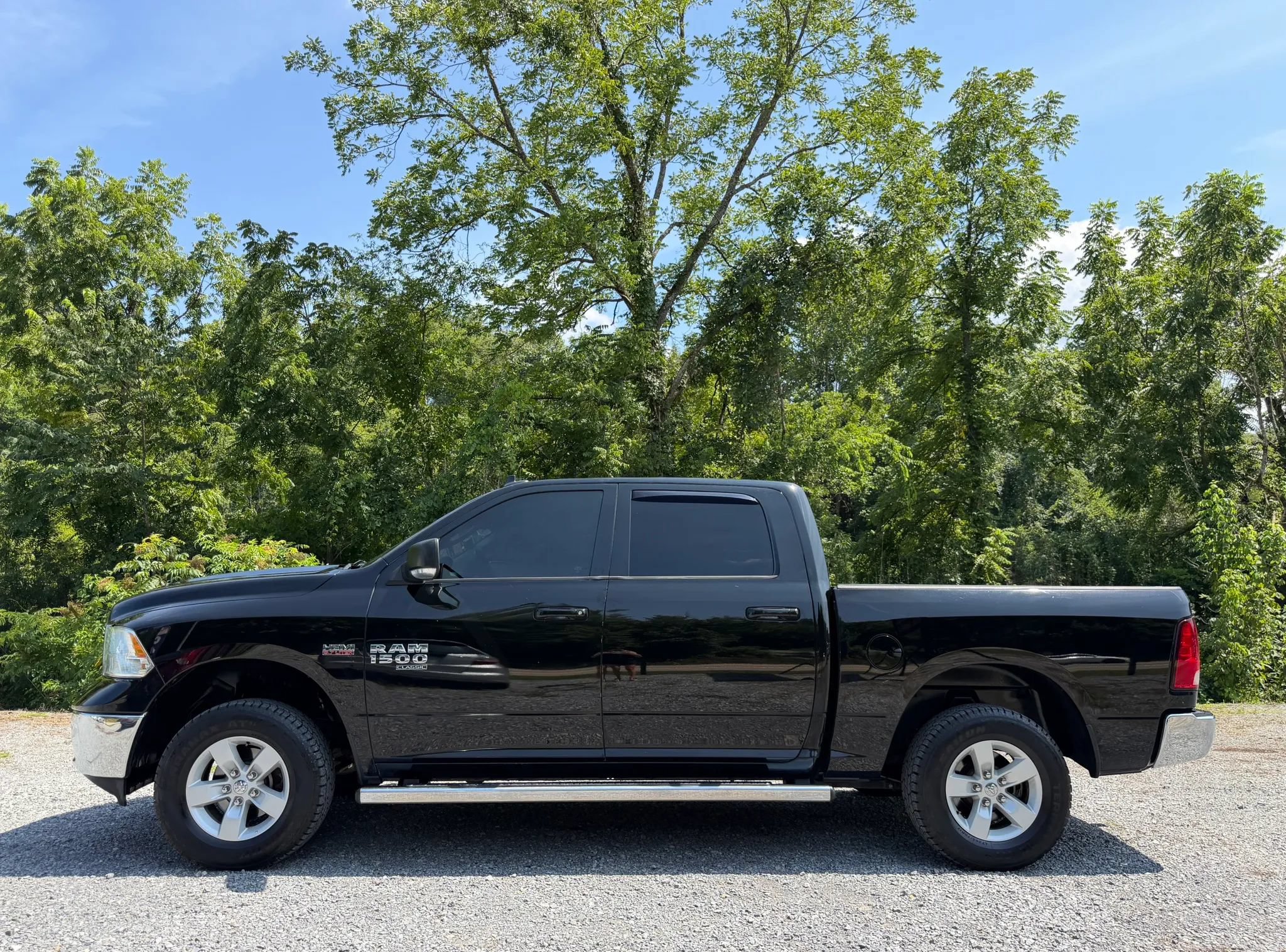 Used 2020 RAM 1500 Classic SLT w/ Luxury Group AWD/4WD image 8