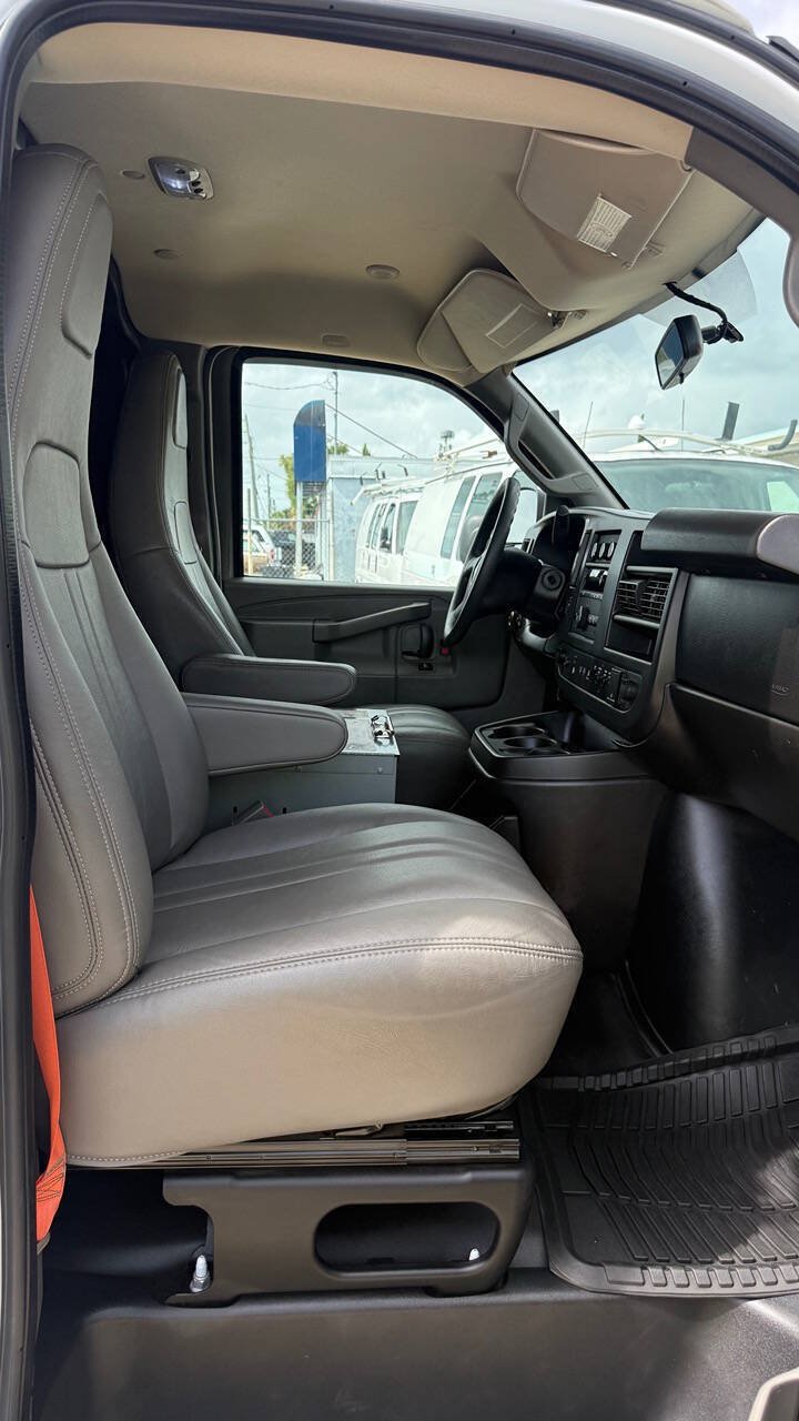Used 2018 Chevrolet Express 2500 w/ Driver Convenience Package RWD image 38