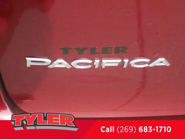 Used 2020 Chrysler Pacifica Touring w/ Cold Weather Group FWD image 13