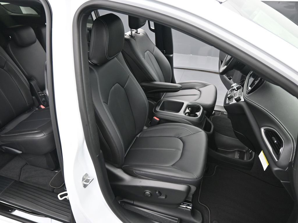 New 2026 Chrysler Pacifica Select image 19