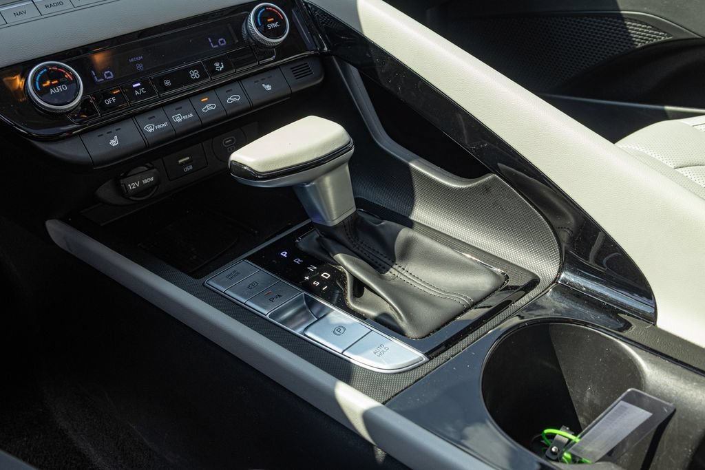 Certified 2024 Hyundai Elantra Limited FWD image 22