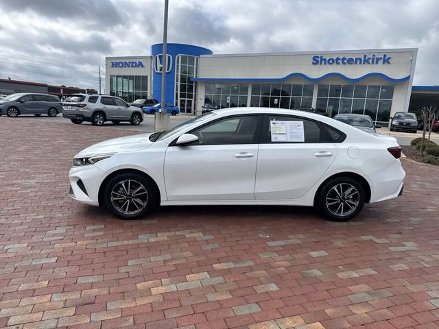 Used 2023 Kia Forte LXS FWD image 3