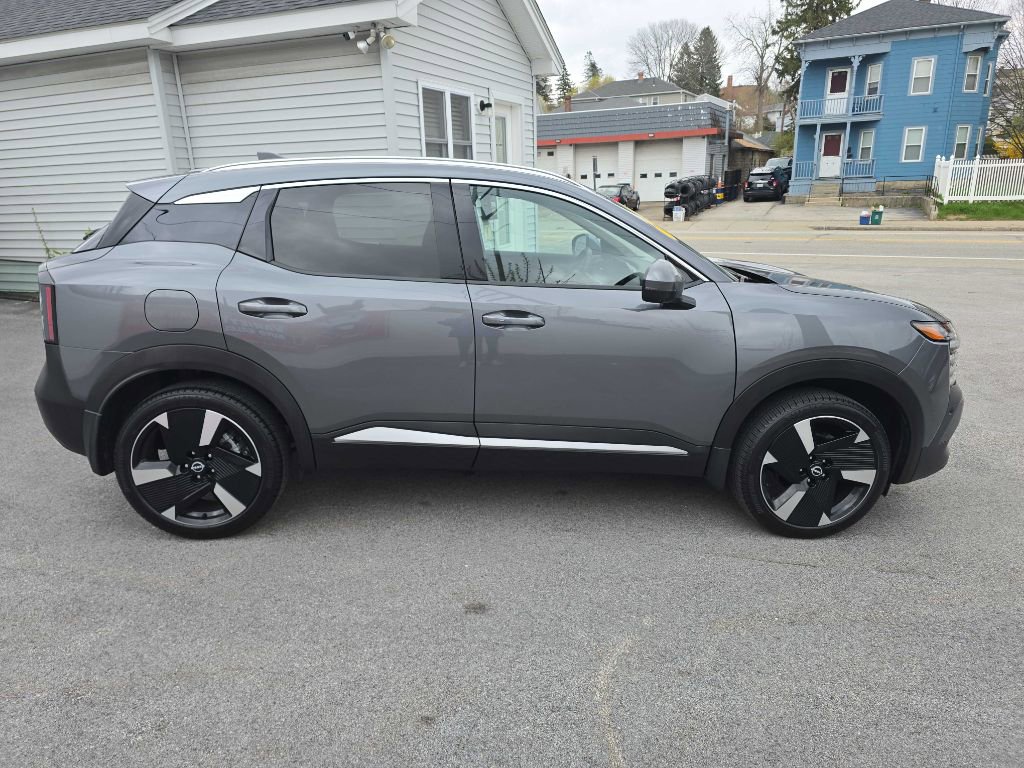 Used 2025 Nissan Kicks SR AWD/4WD image 3