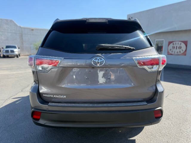 Used 2016 Toyota Highlander LE FWD image 4