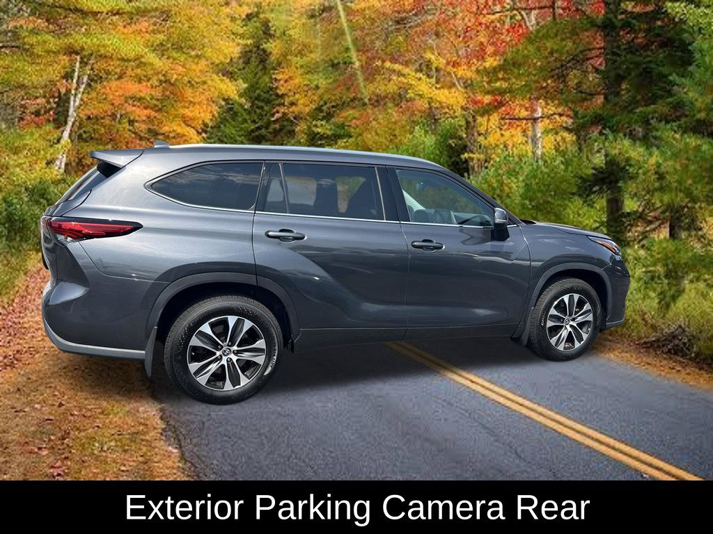 Used 2020 Toyota Highlander XLE AWD/4WD image 13