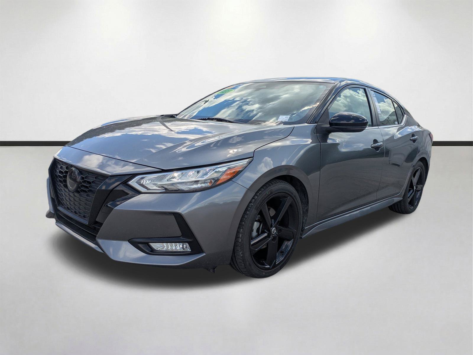 Used 2023 Nissan Sentra SR w/ Midnight Edition Package FWD image 9