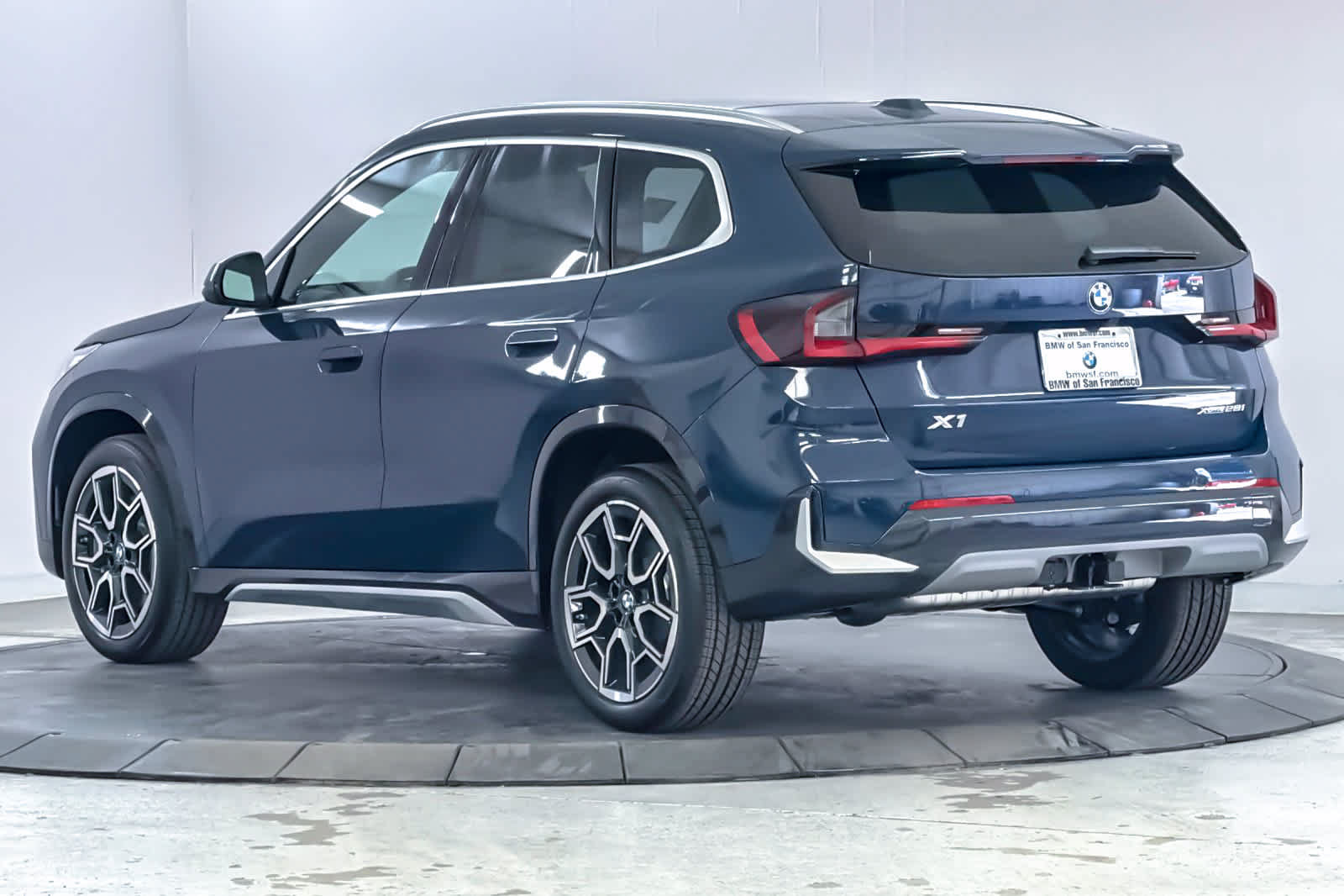 New 2026 BMW X1 xDrive28i w/ Technology Package AWD/4WD image 2