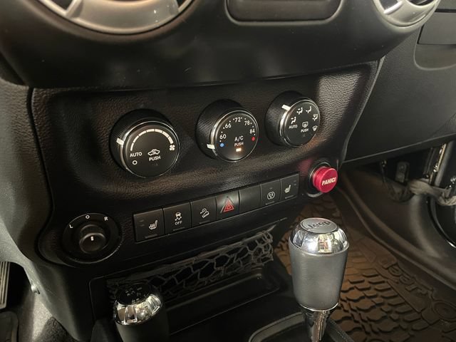 Used 2016 Jeep Wrangler Unlimited Rubicon AWD/4WD image 9