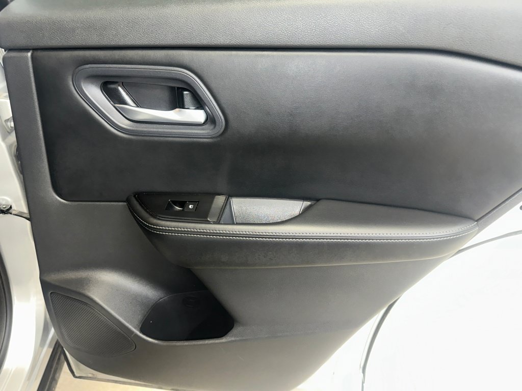 Used 2024 Nissan Rogue SV AWD/4WD image 27