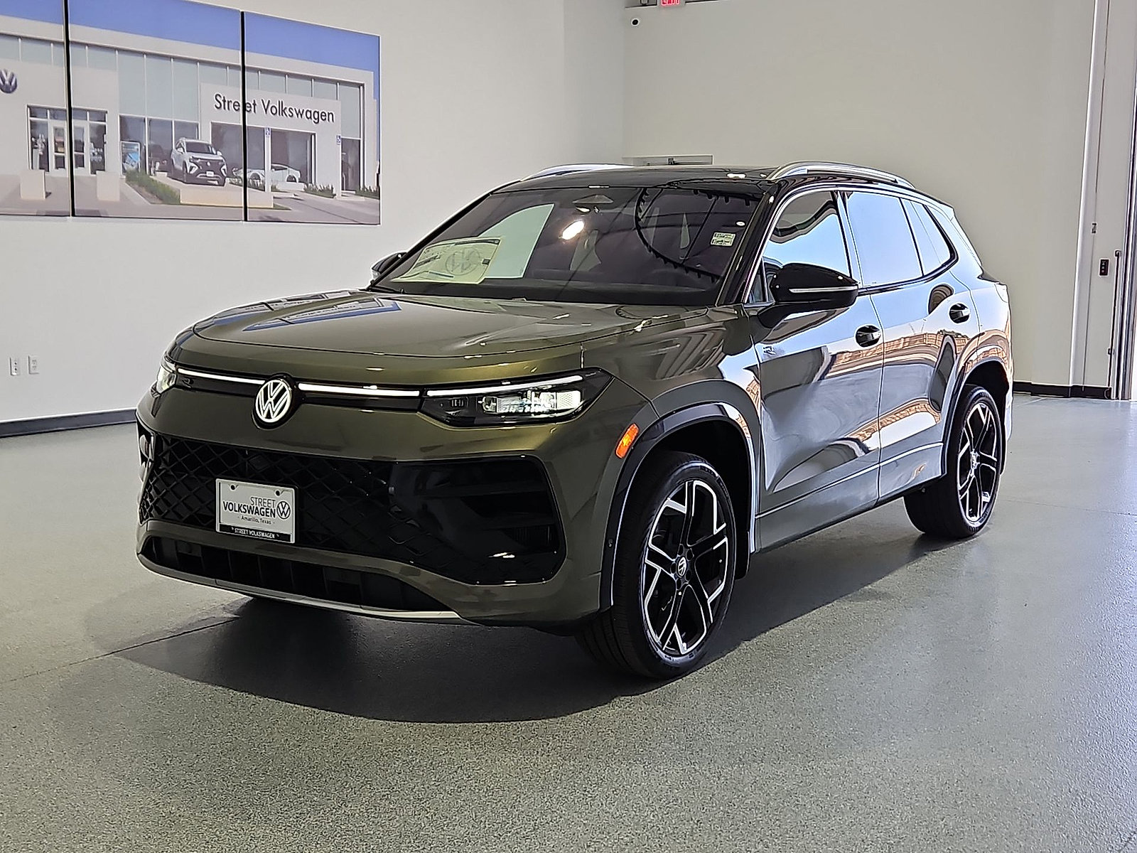 New 2026 Volkswagen Tiguan SEL R-Line AWD/4WD image 5