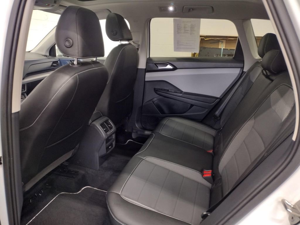Certified 2023 Volkswagen Taos SE w/ Panoramic Sunroof Package image 34