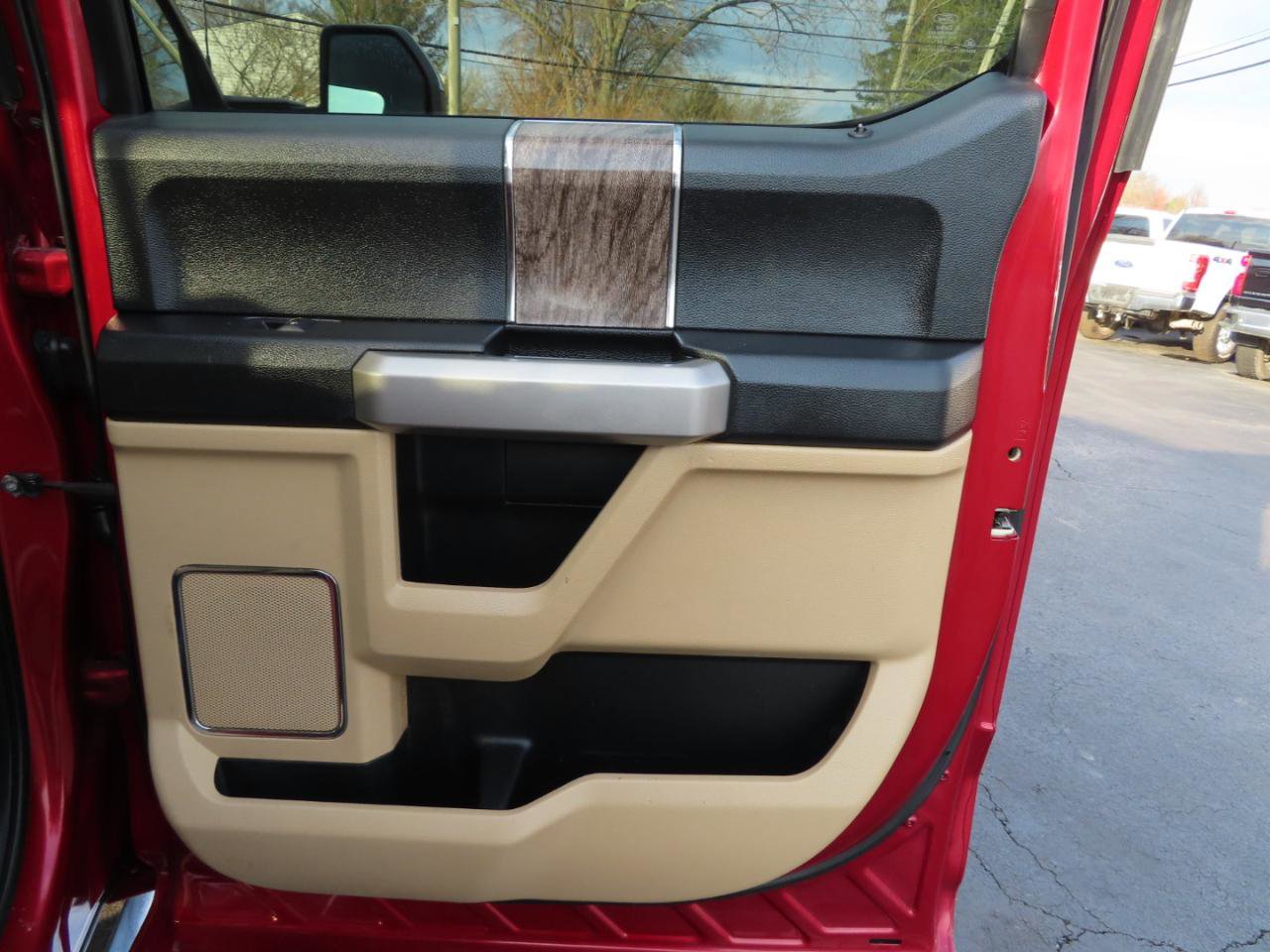 Used 2017 Ford F350 Lariat w/ Chrome Package image 45