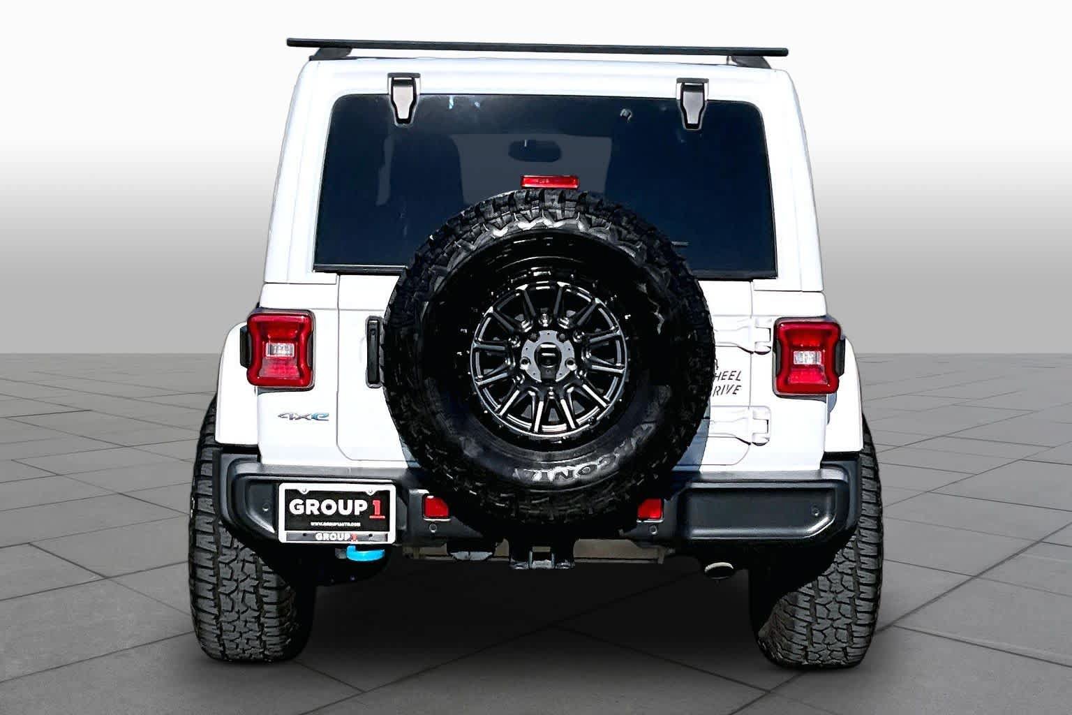 Used 2022 Jeep Wrangler Unlimited Sahara w/ Cold Weather Group AWD/4WD image 4