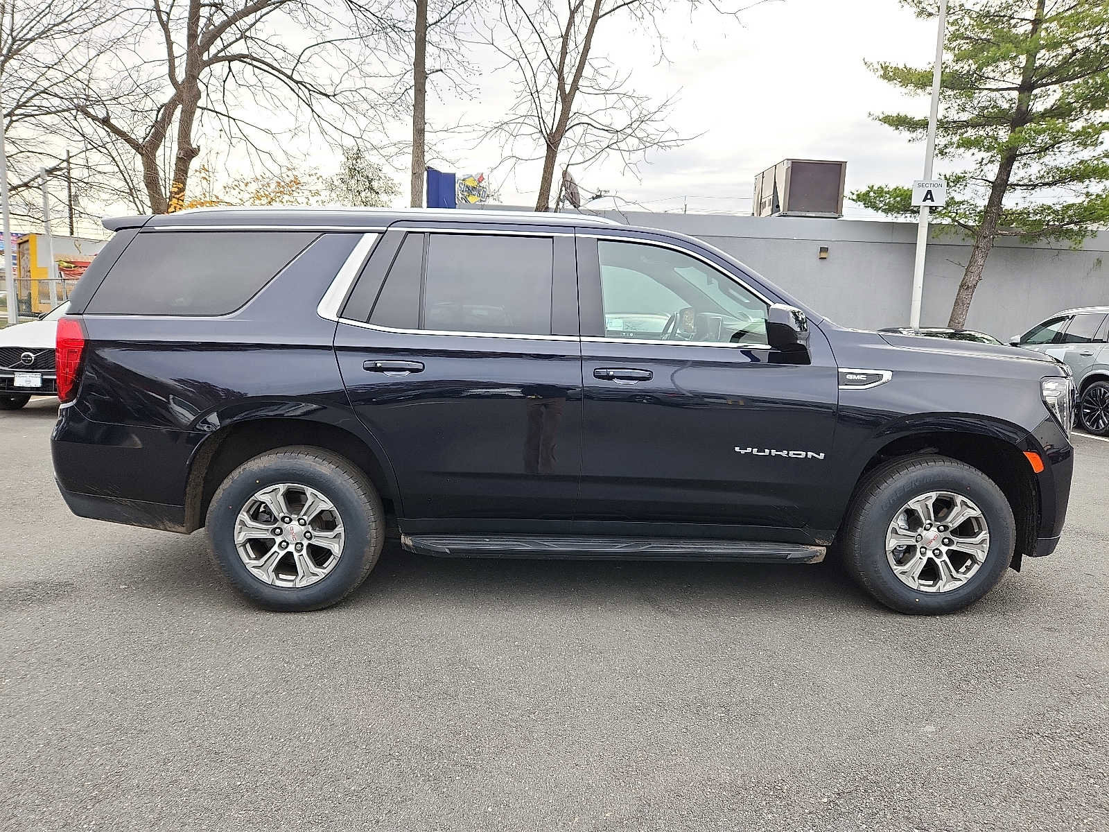 Used 2021 GMC Yukon SLE image 7