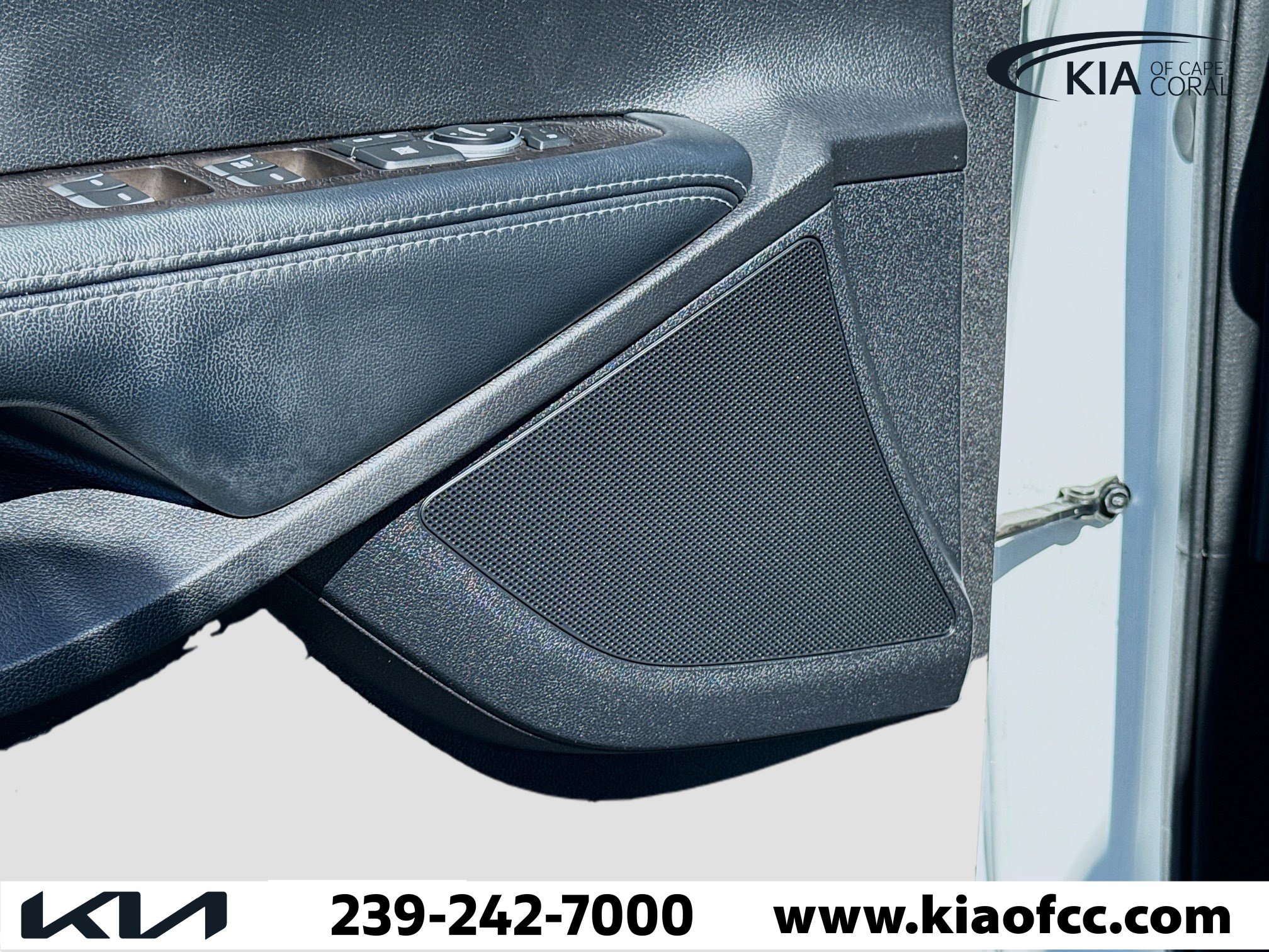 Used 2017 Kia Sorento LX w/ LX Convenience Package image 23