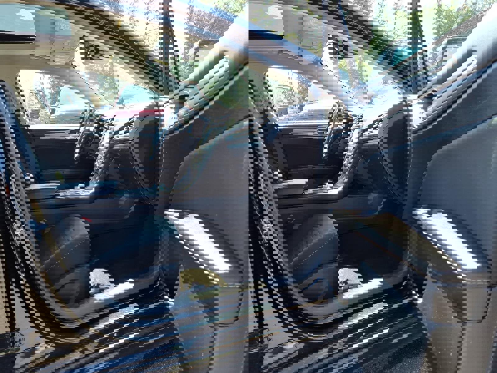 Used 2020 Ford Fusion SE image 12