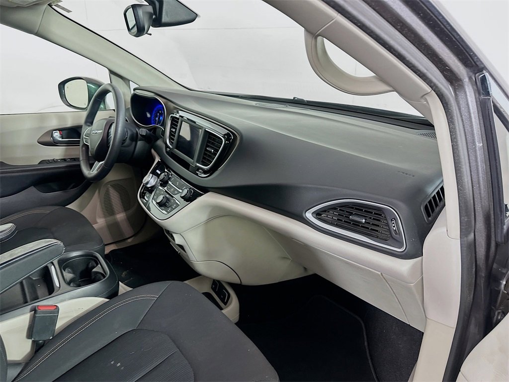 Used 2018 Chrysler Pacifica Touring Plus w/ Tire & Wheel Group image 29