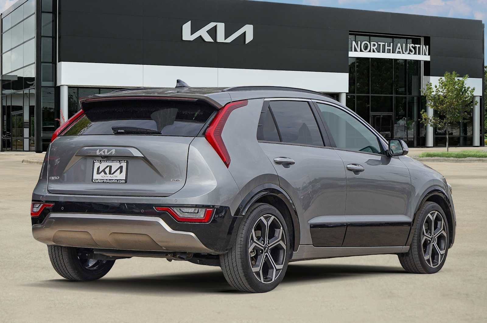 Certified 2024 Kia Niro SX Touring image 7