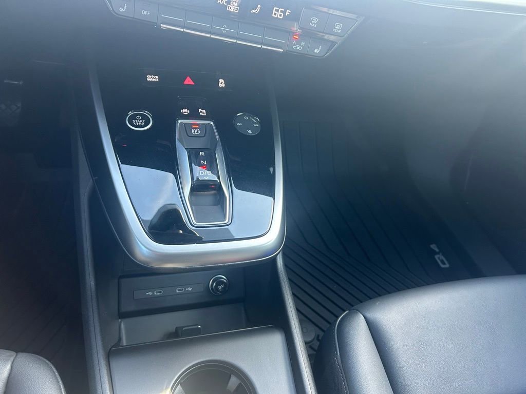 Used 2023 Audi Q4 e-tron Premium w/ Convenience Package image 61
