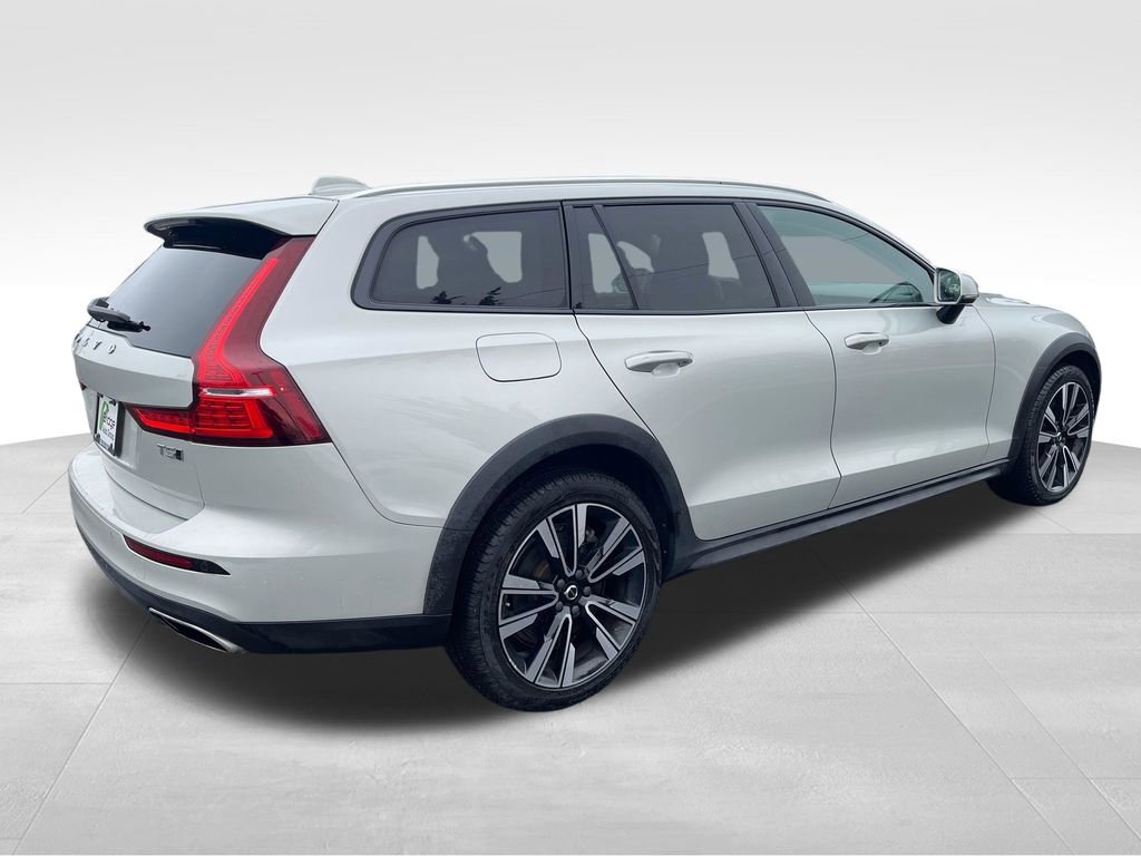 Used 2021 Volvo V60 T5 Cross Country w/ Climate Package image 8