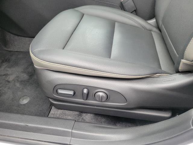 Used 2024 Chevrolet Trax ACTIV w/ Sunroof Package image 9