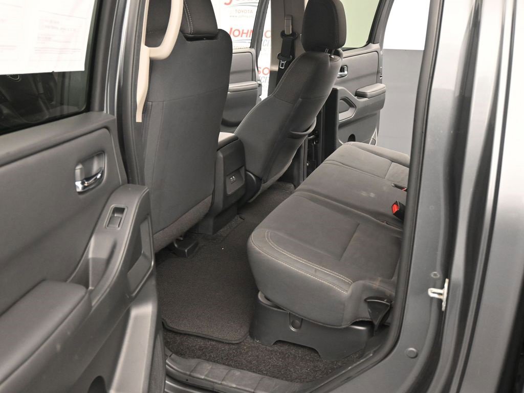 Used 2023 Nissan Frontier SV image 12