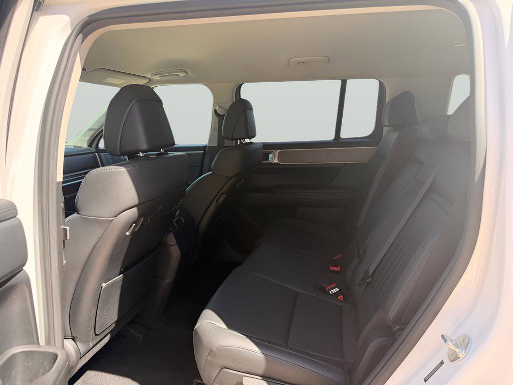 Used 2025 Hyundai Santa Fe SEL FWD image 9
