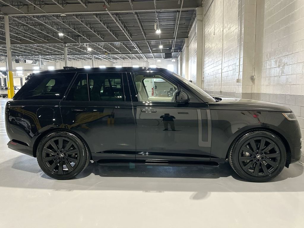 Used 2023 Land Rover Range Rover SE image 4