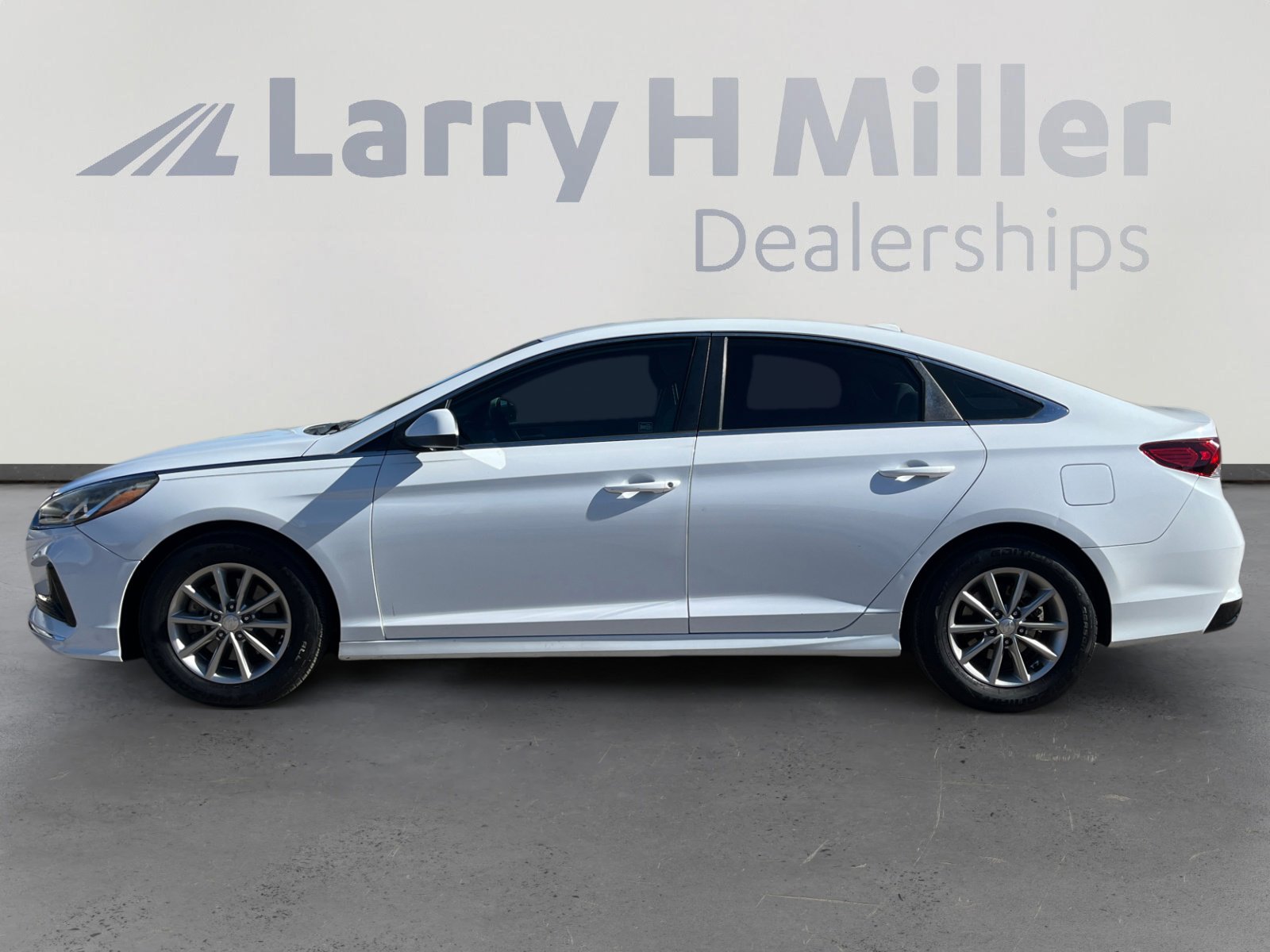 Used 2018 Hyundai Sonata SE image 2