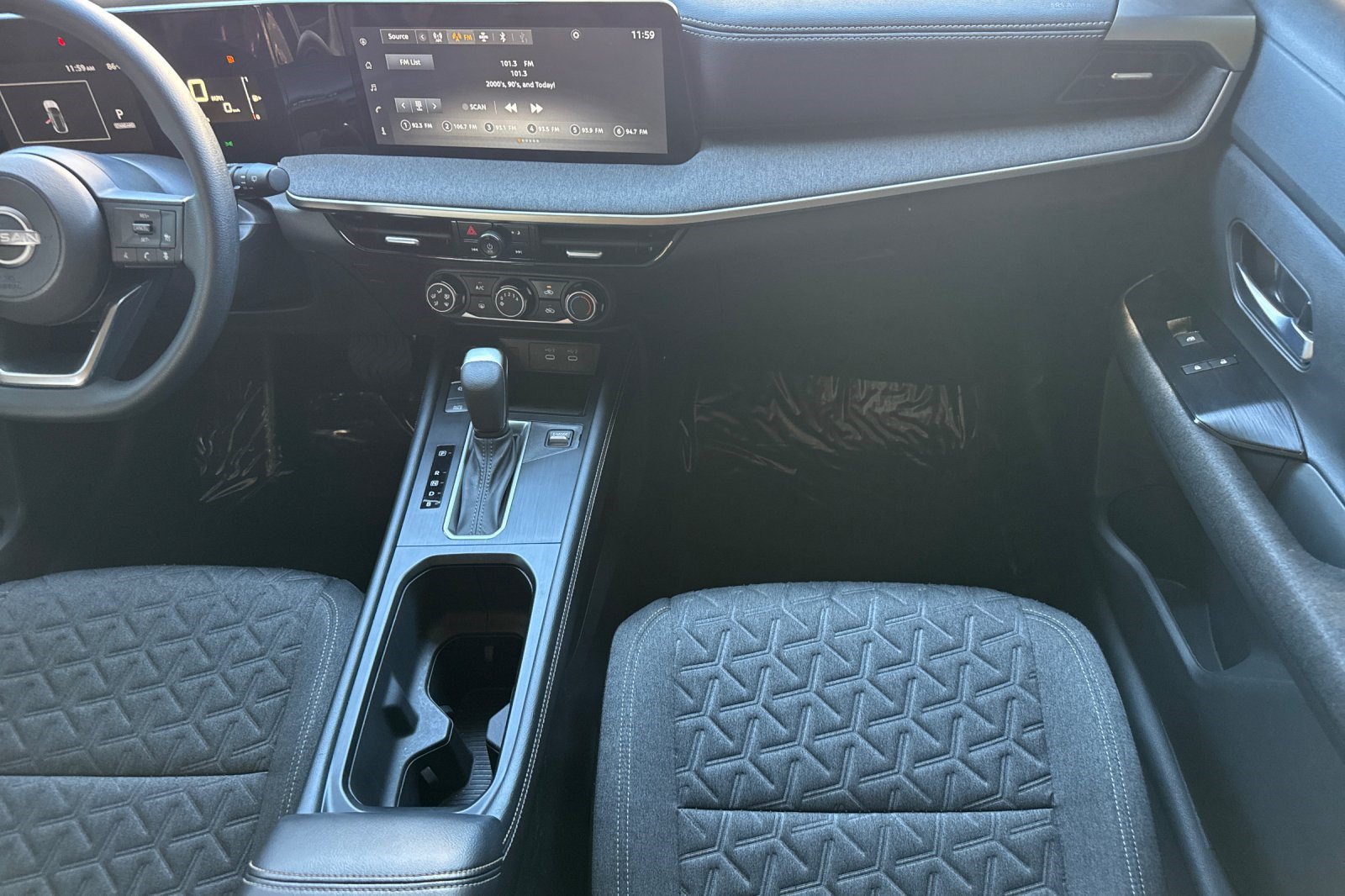Used 2025 Nissan Kicks SV AWD/4WD image 30