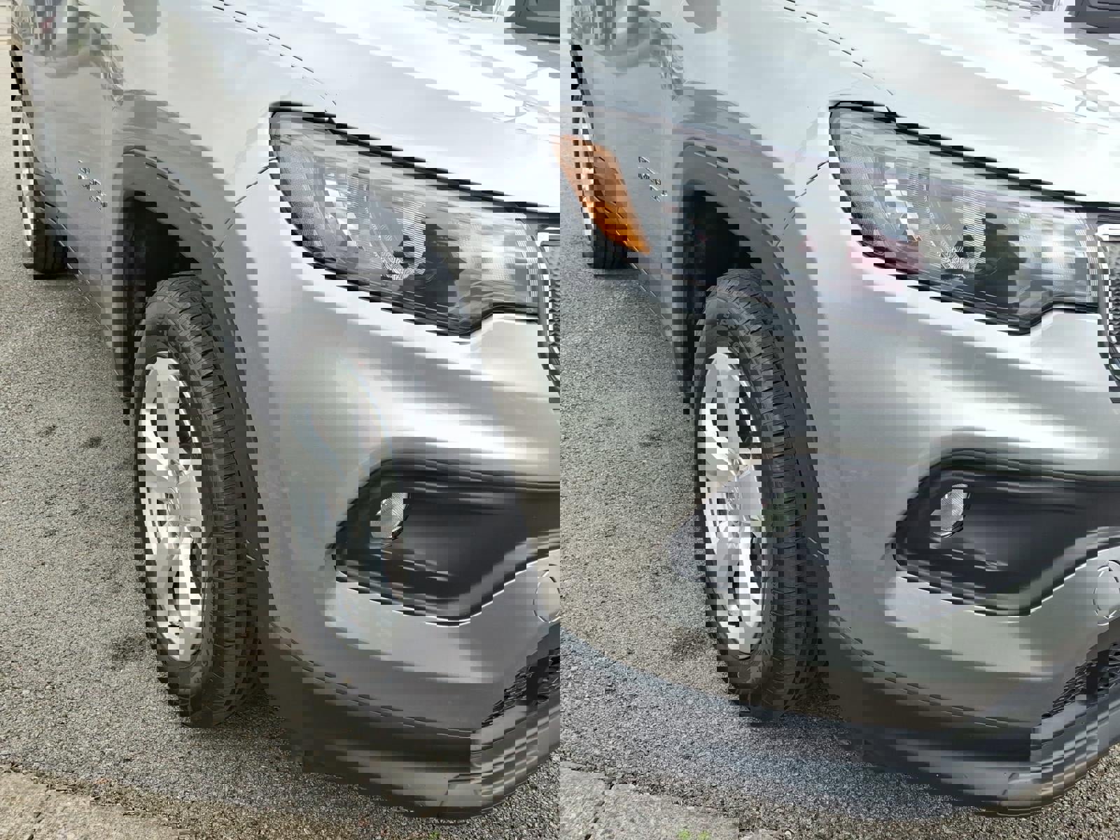 Used 2022 Jeep Compass Latitude w/ Sun and Sound Group image 21