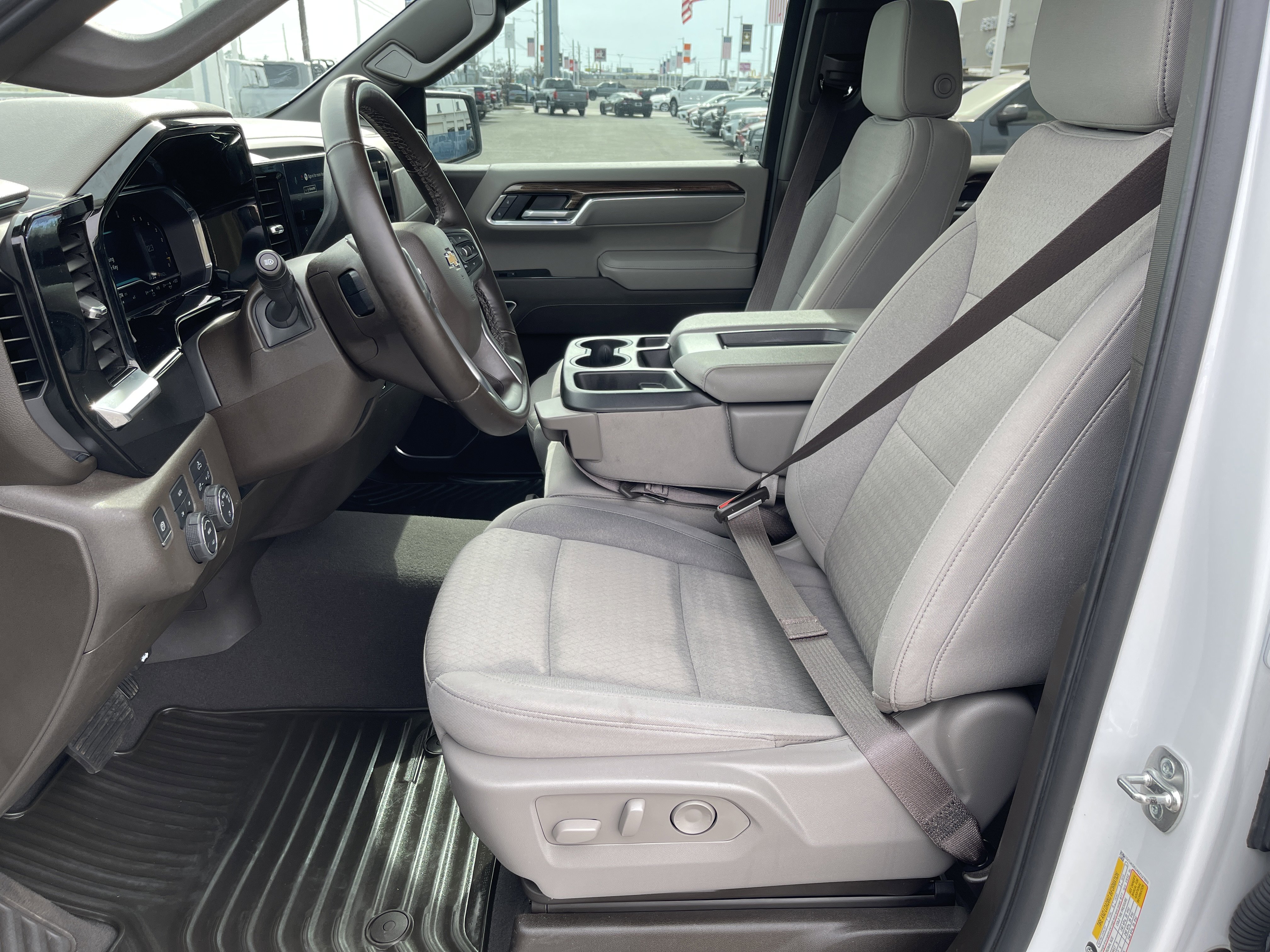 Used 2025 Chevrolet Silverado 1500 LT image 14