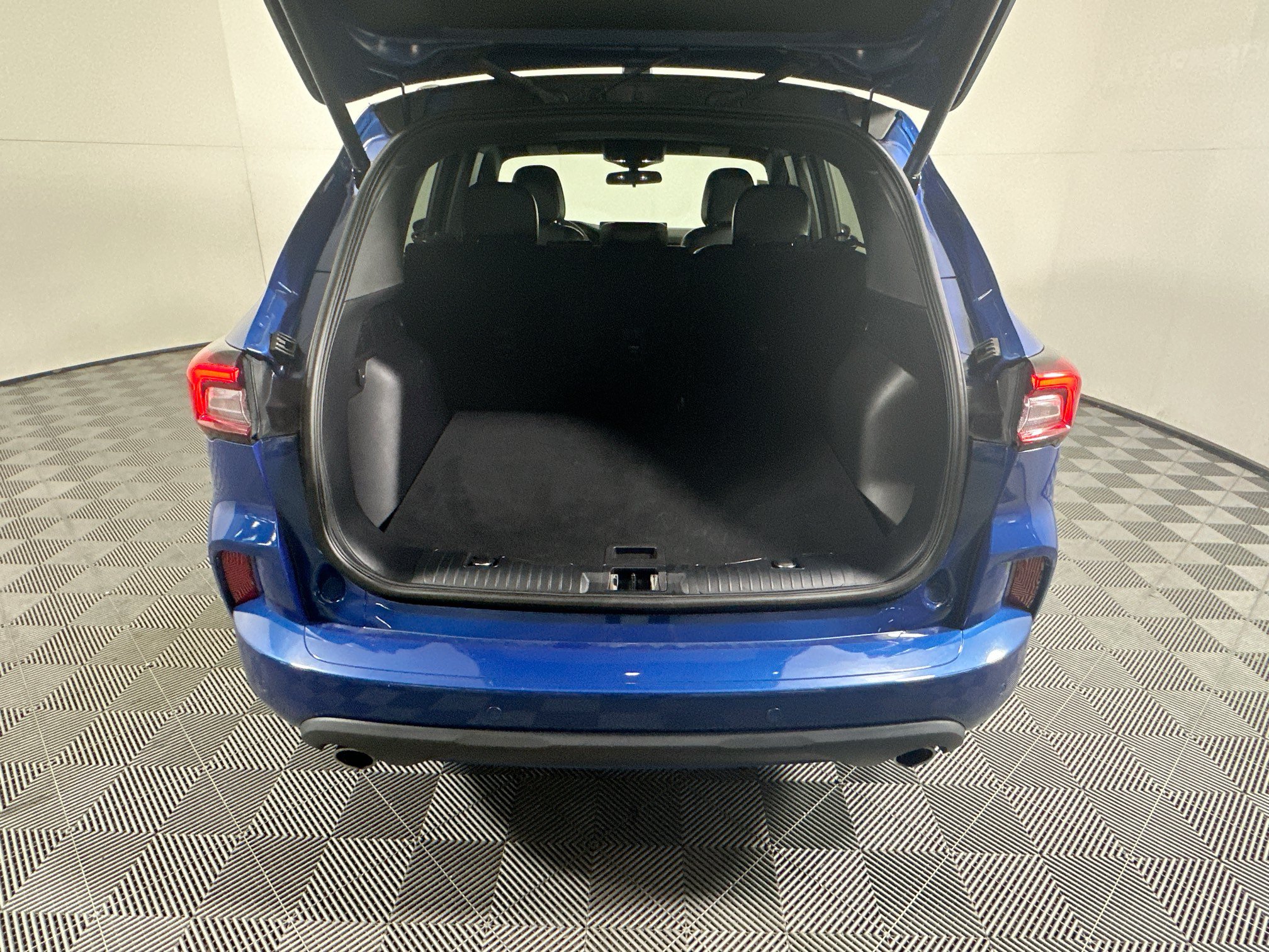 Used 2023 Ford Escape ST-Line w/ Tech Pack #1 FWD image 31