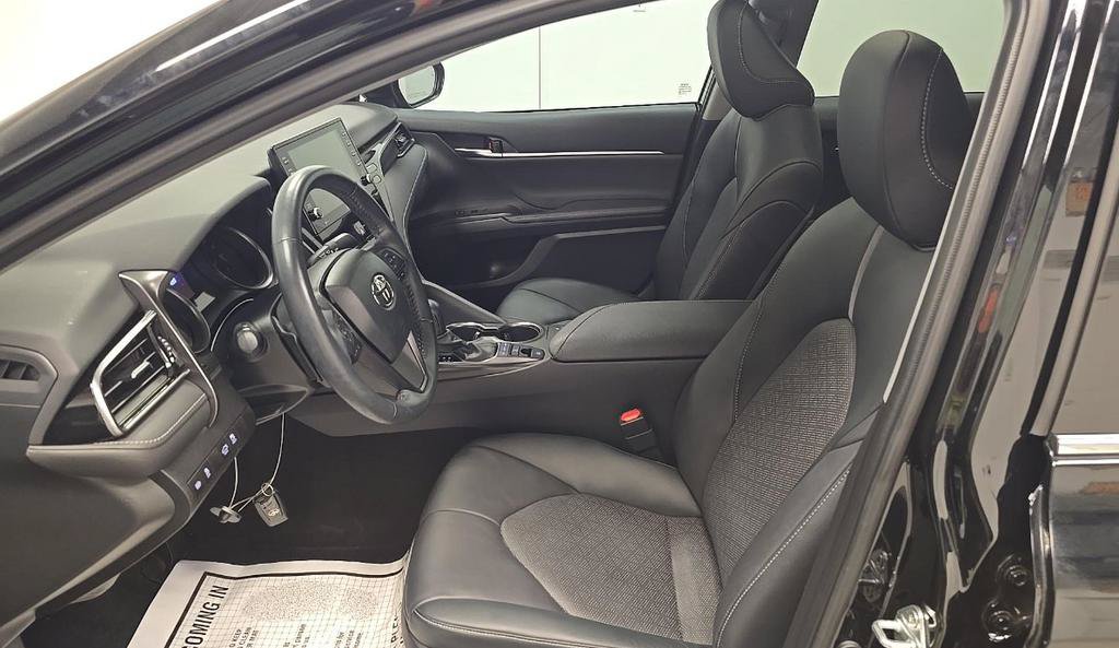 Used 2022 Toyota Camry XSE FWD image 8