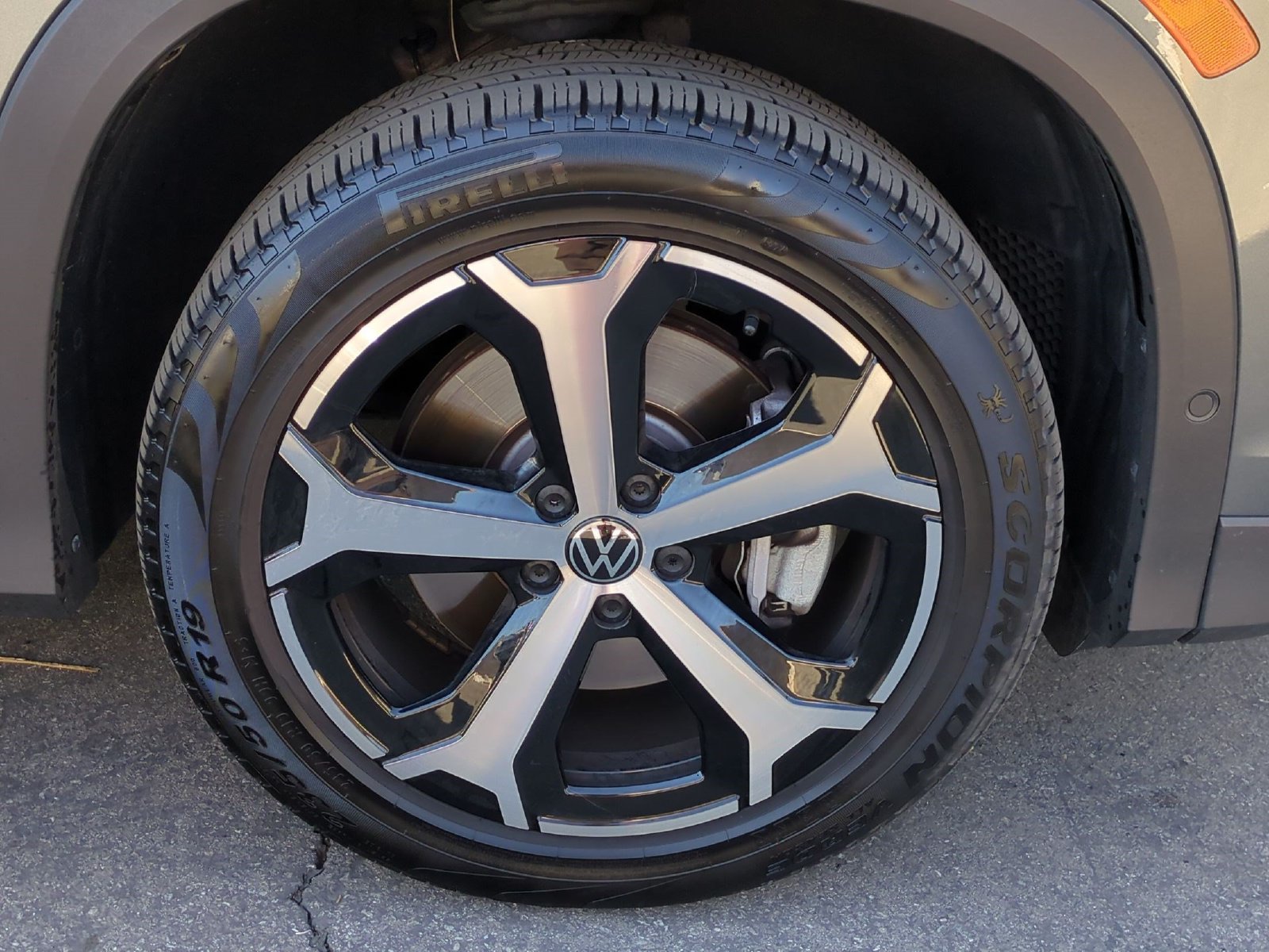 Used 2025 Volkswagen Tiguan SE w/ Panoramic Sunroof Package AWD/4WD image 25